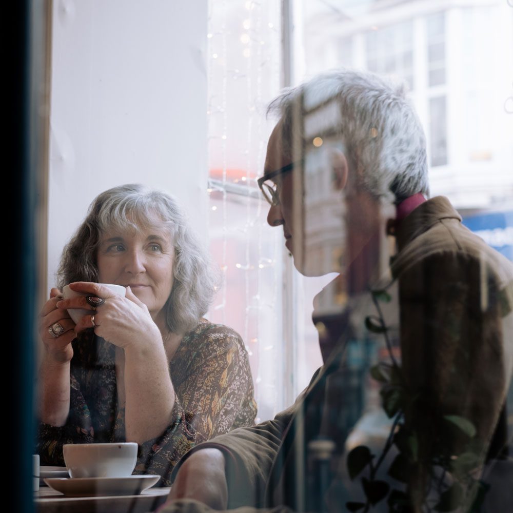 26---1000 Couple in coffee shop
